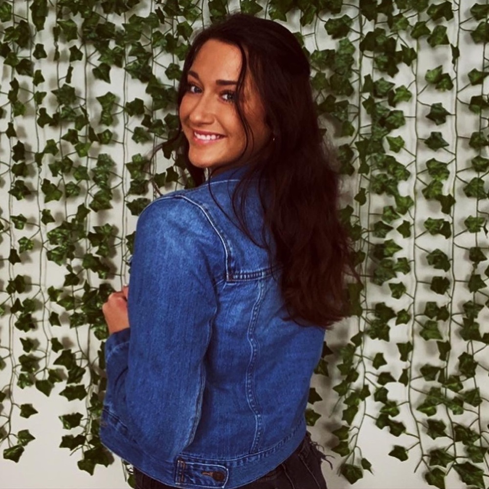 Meet your Posher, Chloe